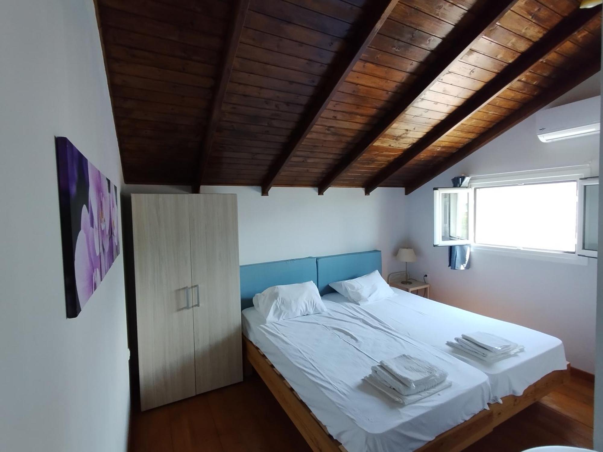 Daphne'S Boutique Apartments Livadhion Exterior foto